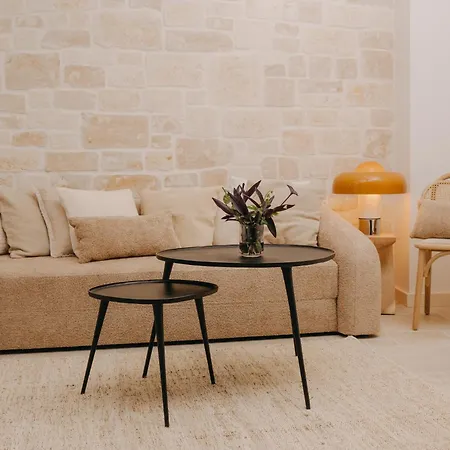 Lukas דירה סטון